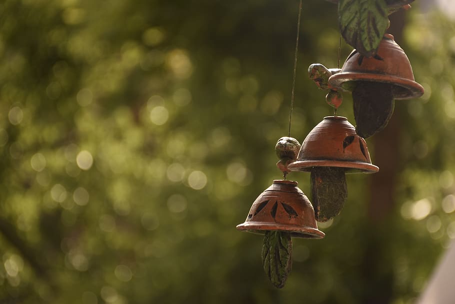 wind chimes, himachal, india, trio, green, earthen, focus on foreground, HD wallpaper