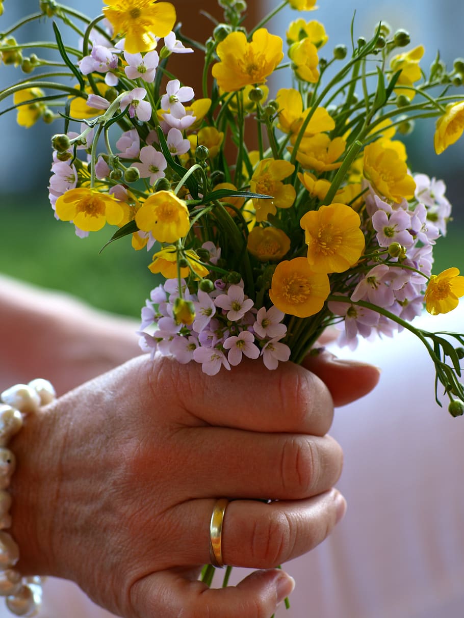 flowers, hand, ring, married, springtime, bunch of flowers HD wallpaper