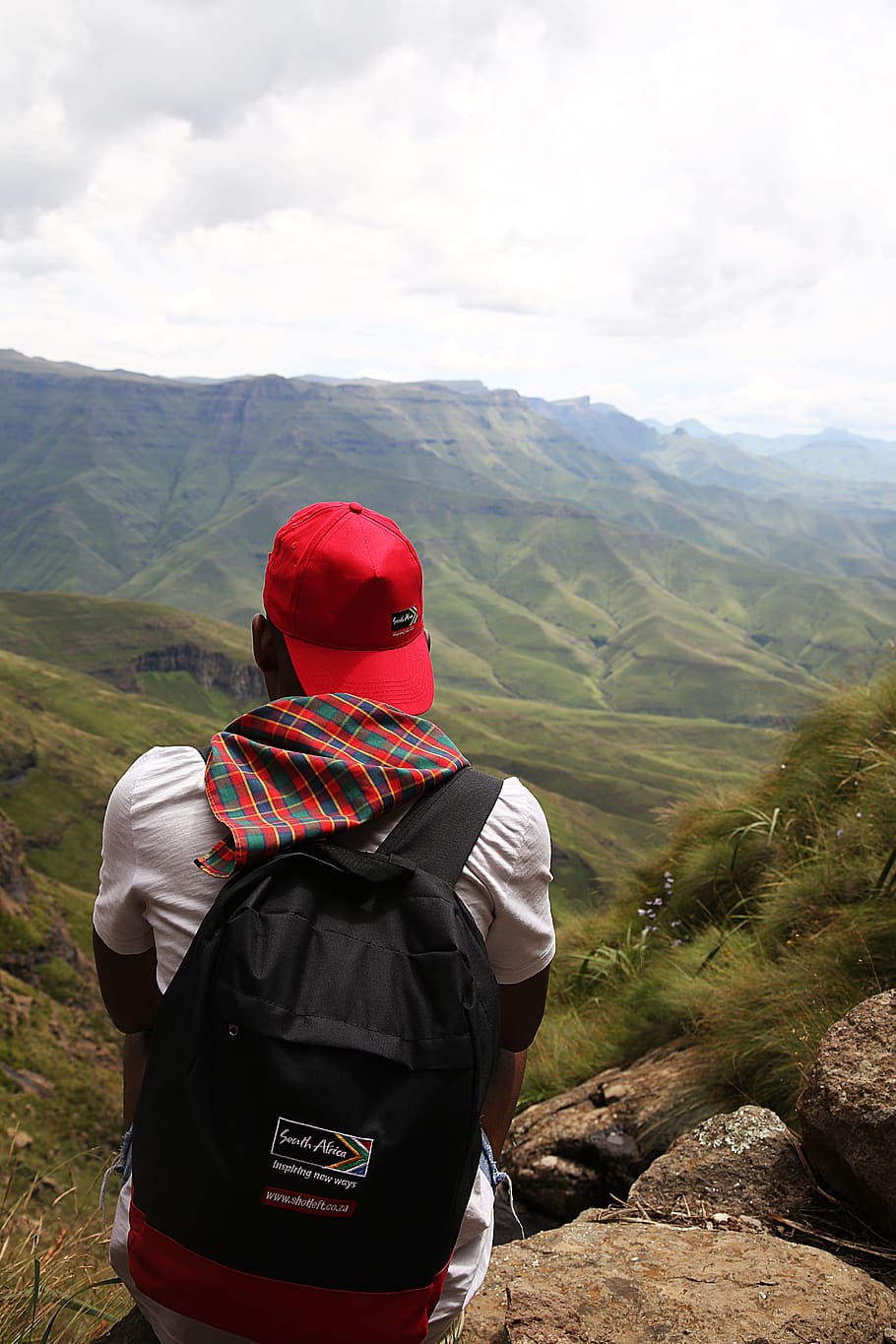 chill, relax, thinking, hiking, outdoors, red, cap, tourism HD wallpaper