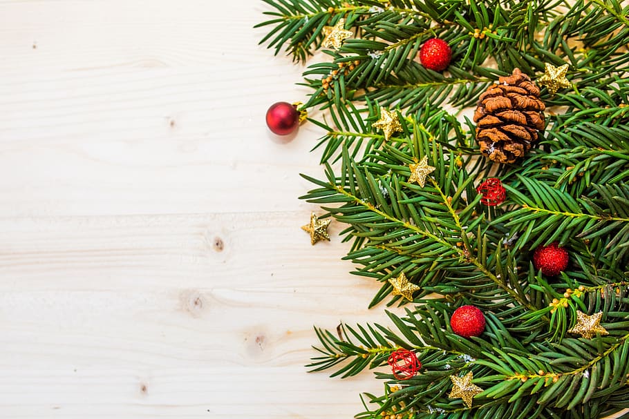 christmas tree, ball, star, glitters, red, yellow, green, decoration HD wallpaper
