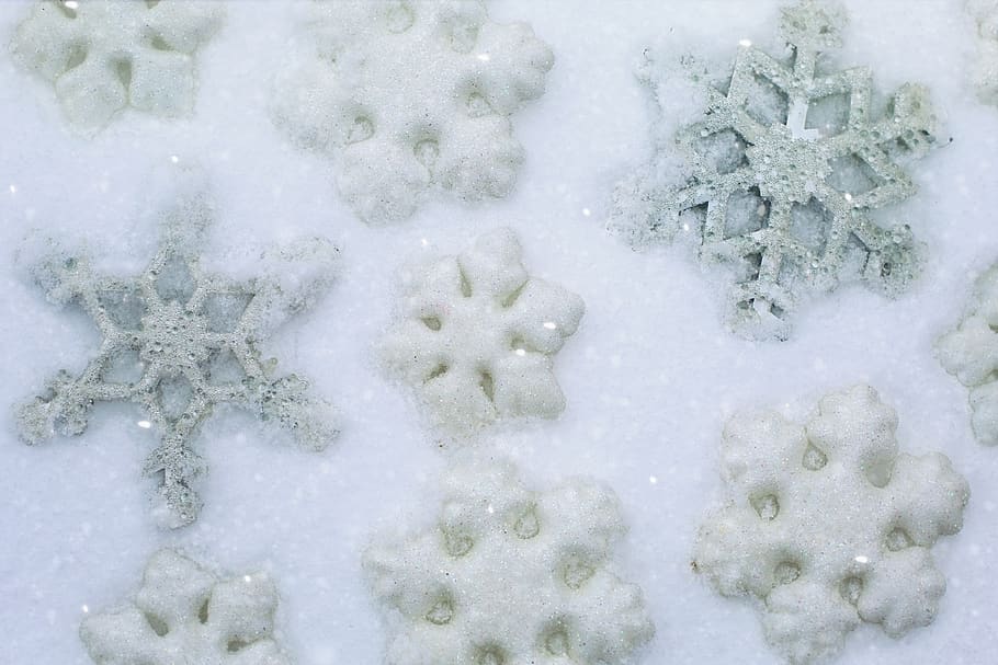 snow, snowflake, winter, frost, christmas, background, white space HD wallpaper