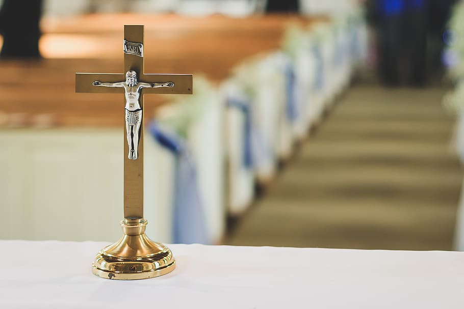 Brown and Silver Cross Table Decor, architecture, blur, christianity, HD wallpaper
