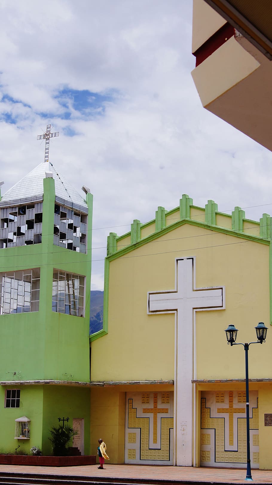 ecuador, banos, green, crosses, catholic, colorful church, baños de agua santa ecuador HD wallpaper