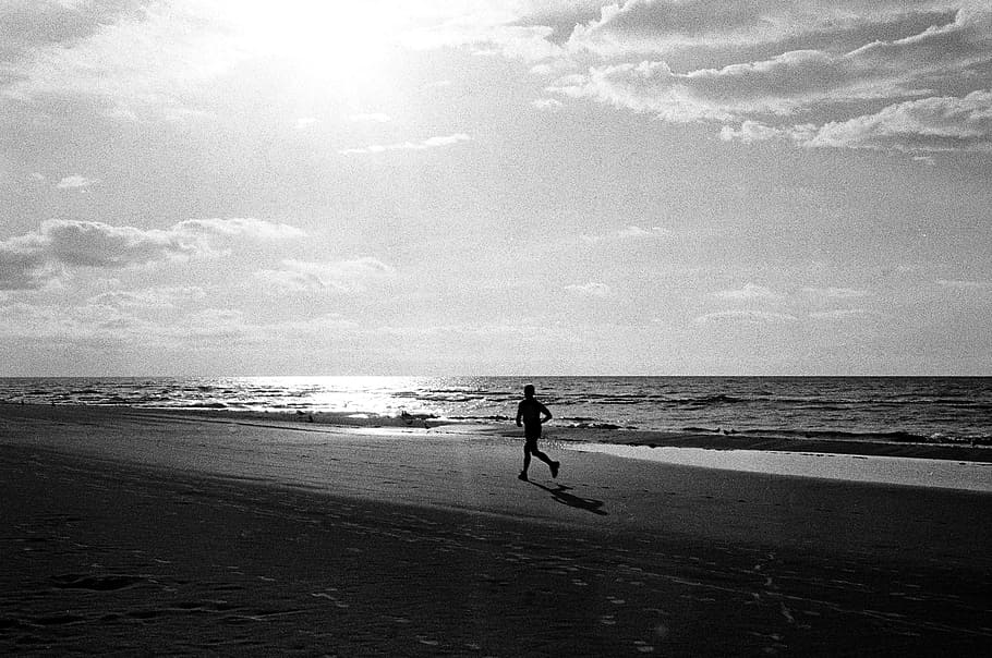jogging at beach, activity, black, black and white, exercise HD wallpaper
