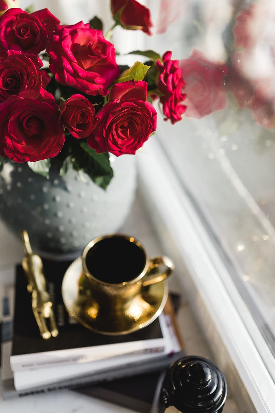 Gold cup of coffee and red roses bouqet, flowers, interior, essentials HD wallpaper