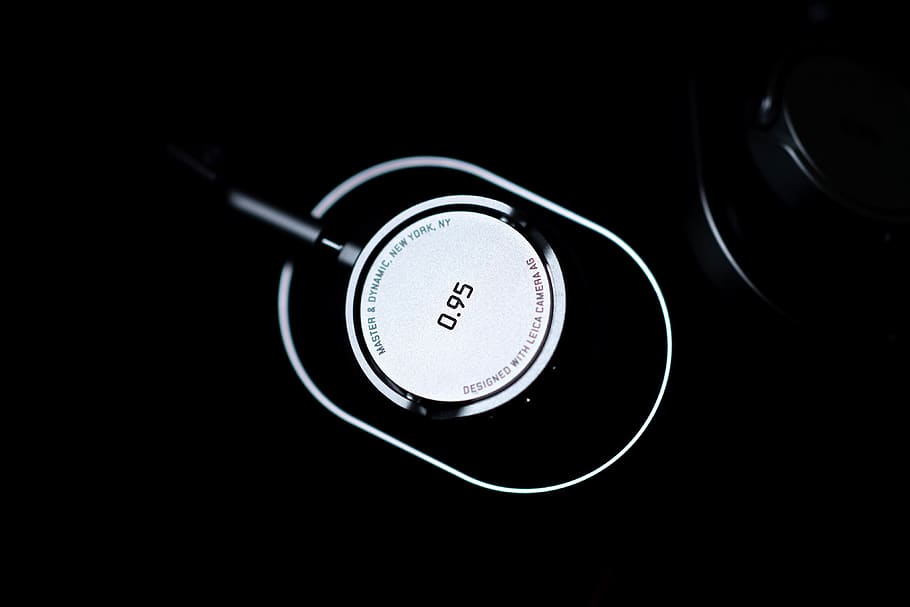 device displaying at 0.95, electronics, headphones, headset, cd player HD wallpaper