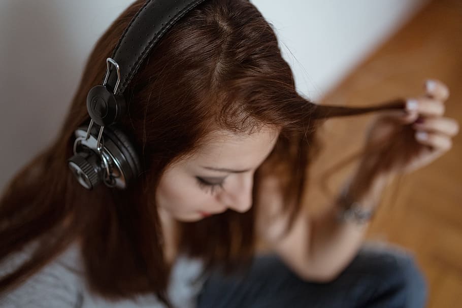 Beautiful young woman in headphones listening to music, adult, HD wallpaper