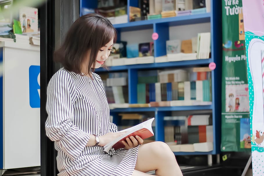 Woman Sitting While Reading A Book, bookcase, girl, knowledge HD wallpaper