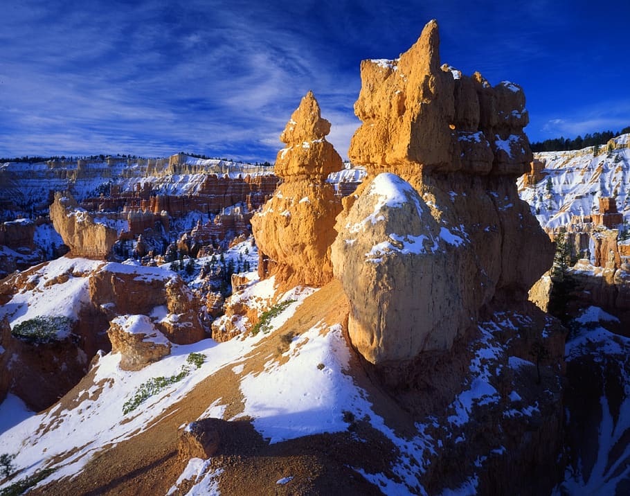 Rocky Mountain With Ice on Top Under Blue Cloudy Sky during Day Time, HD wallpaper