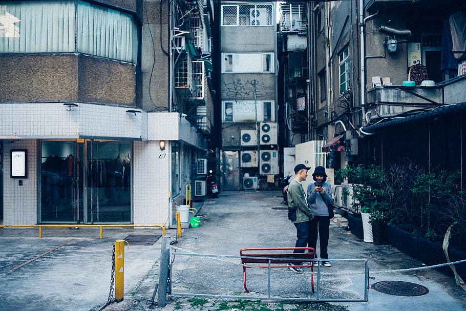 two people standing beside building, taipei, building exterior HD wallpaper