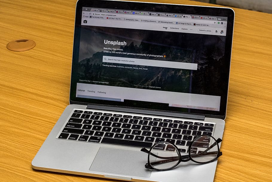 macbook, apple, laptop, table, unsplash, wireless technology HD wallpaper