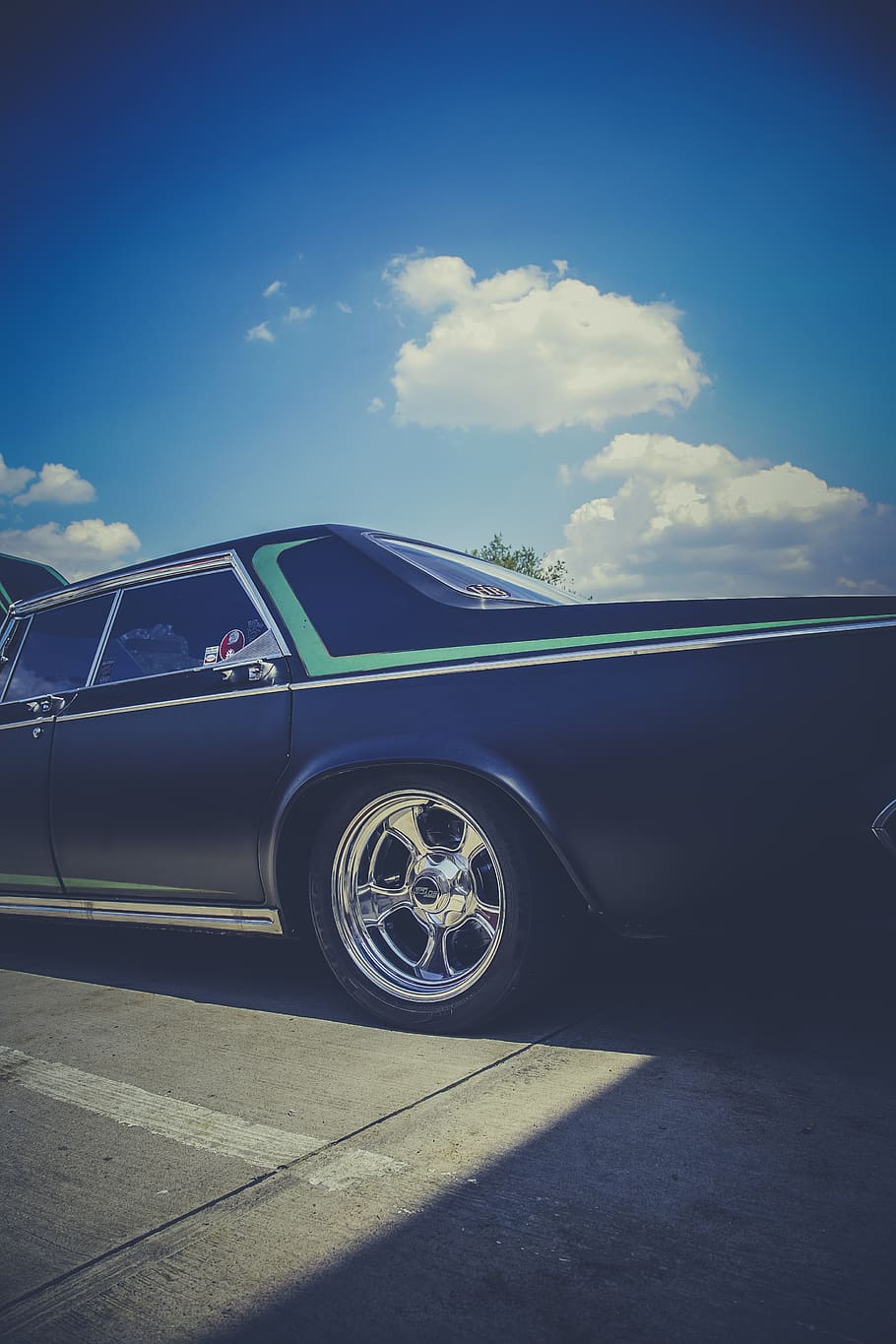Black Vehicle on Grey Road Close-up Photography, car, chrome HD wallpaper
