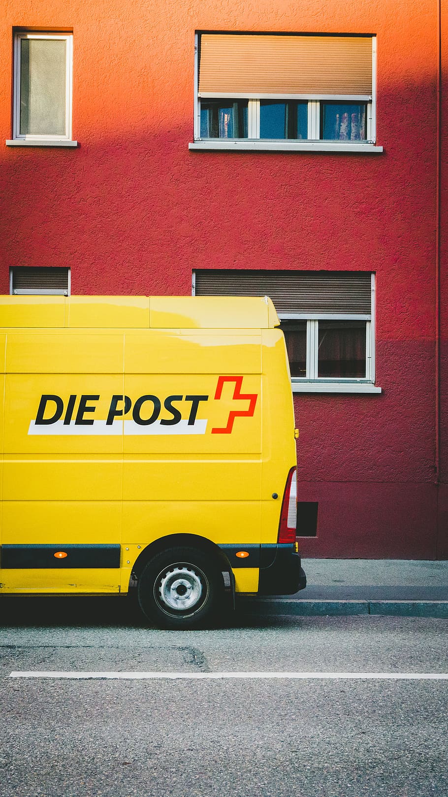yellow Die Post+ van park beside road, postal, service, delivery