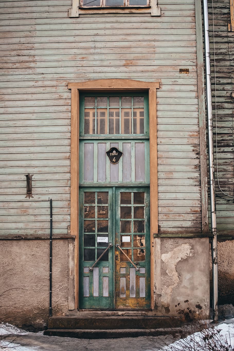 closed green door, home decor, window, brick, wall, path, walkway HD wallpaper
