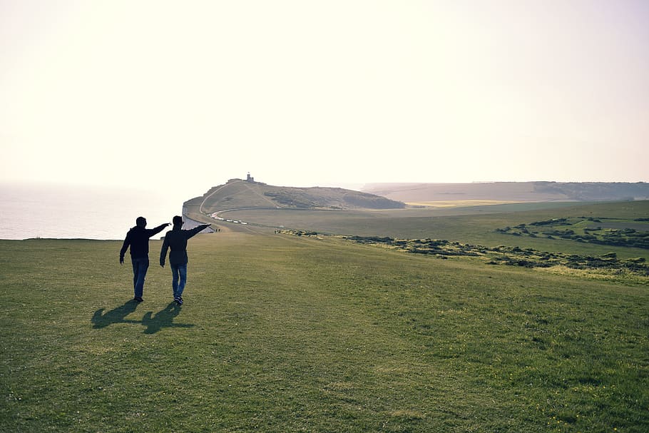 eastbourne, united kingdom, grass, couple, gay, uk, pointing, HD wallpaper
