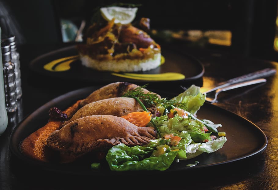 dumplings and lettuce platter, food, food and drink, freshness HD wallpaper