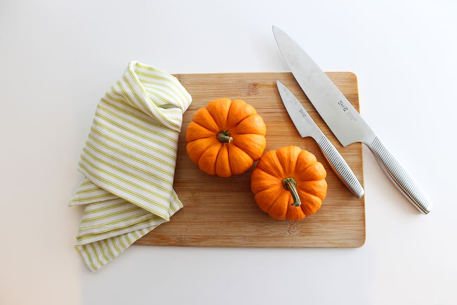 pumpkin on chopping board, food and drink, healthy eating, studio shot HD wallpaper