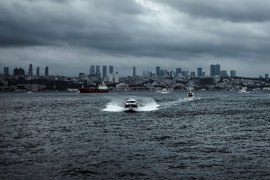 white speed boat at middle of sea, vehicle, transportation, bosphorus, HD wallpaper