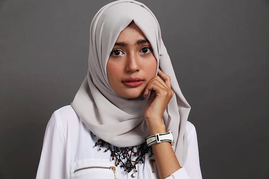 Woman Wearing Gray Hijab Headscarf, beautiful, cute, elegant, HD wallpaper