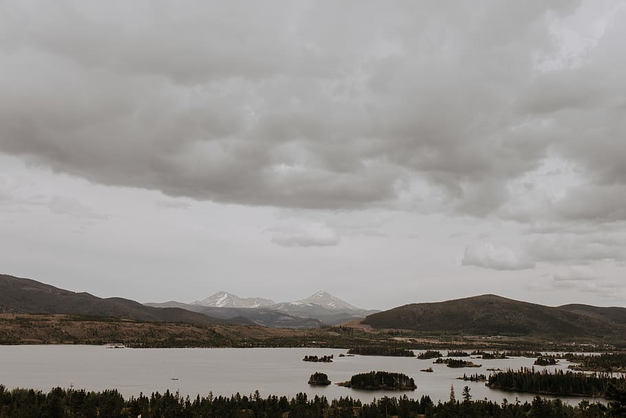 snow, tree, pond, lake, mountain, gray, overcast, cloud, sky HD wallpaper