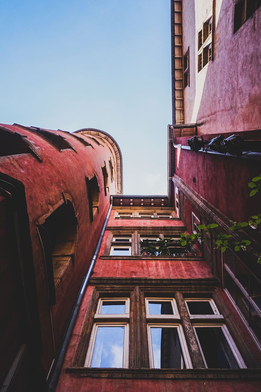 worm's eye view of concrete building, window, window ledge, facade HD wallpaper