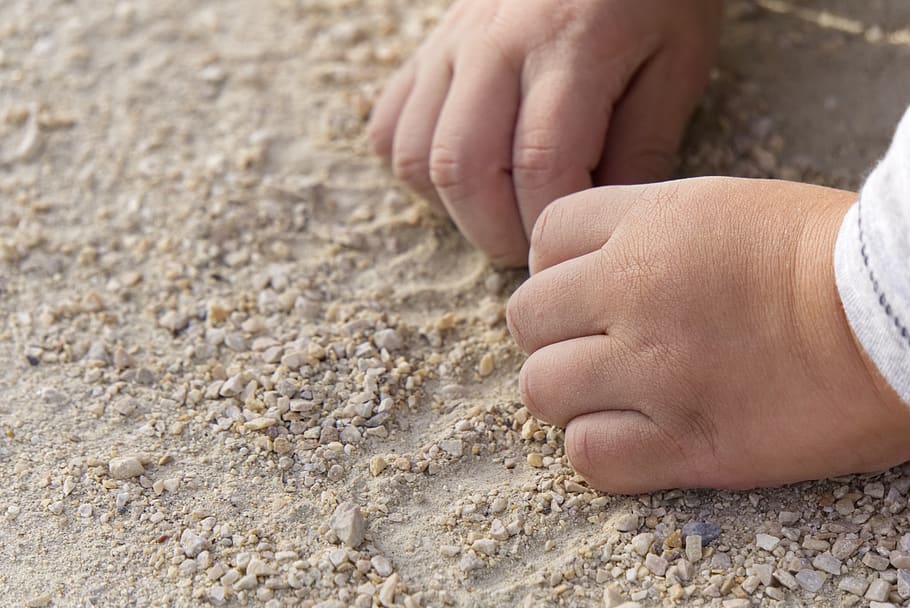 hand, child, play, sand, pebble, child's hand, small child HD wallpaper