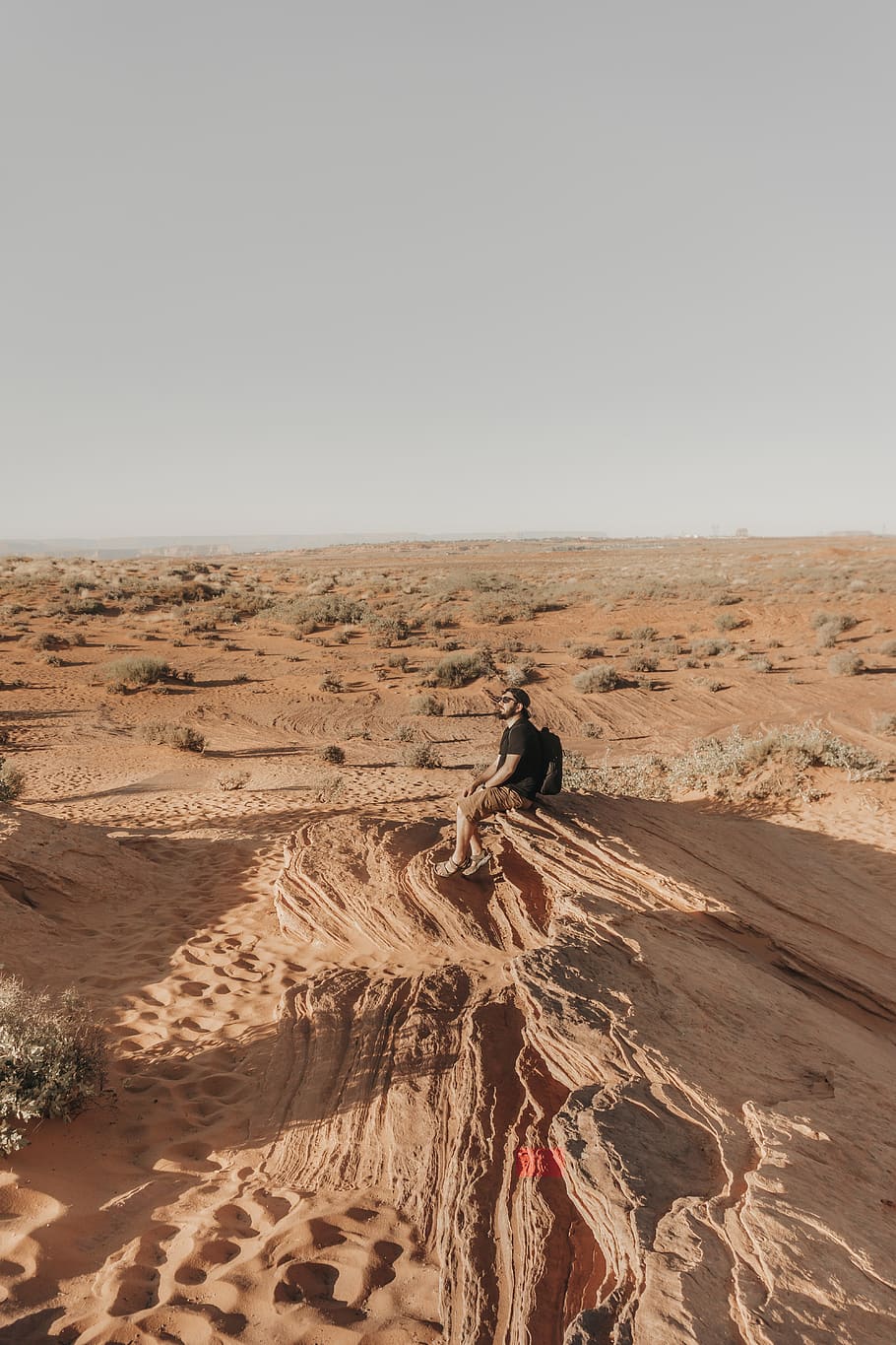 man sitting on brown ground, sky, landscape, scenics - nature HD wallpaper