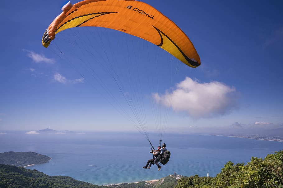 Person Riding on Parachute, action, adventure, air, beach, blue sky HD wallpaper