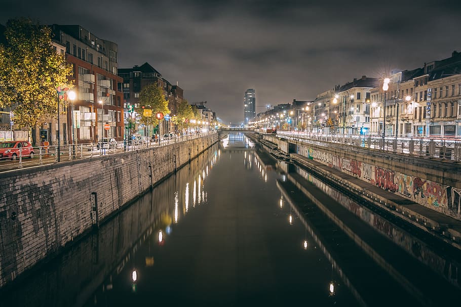 river between buildings at night, belgium, brussels, town, street, HD wallpaper