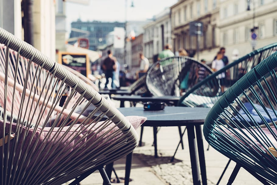 Selective Focus Photography of Patio Set Near Walking People HD wallpaper