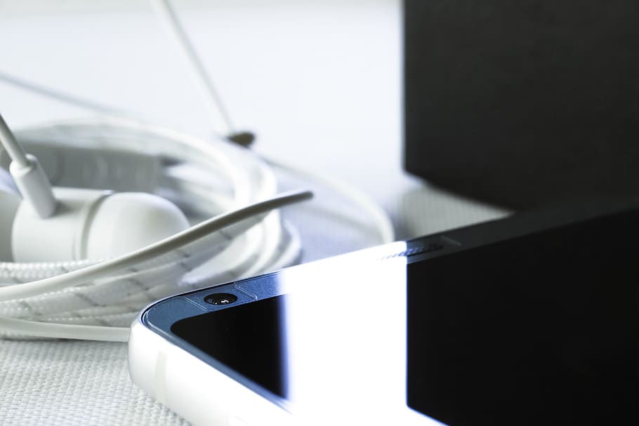 spain, almería, black, white, smartphone, bokeh, headphones HD wallpaper