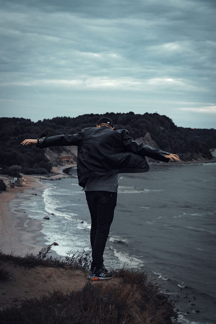 Man Standing On Cliff Facing Body Of Water, daylight, ocean, outdoors HD wallpaper