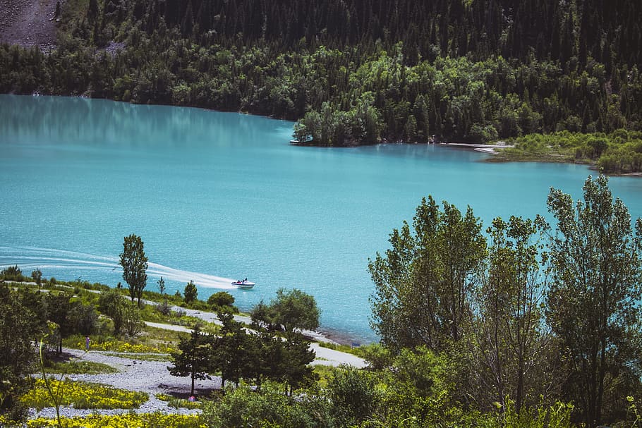 Birds Eye View of Blue Lake Center of Mountains, bird's eye view HD wallpaper