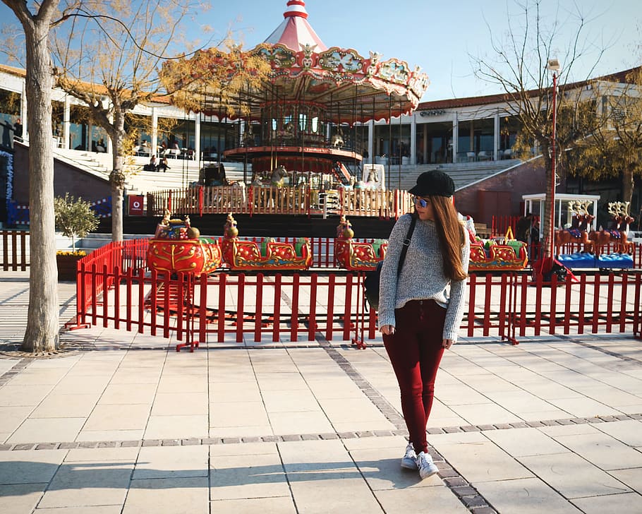 Woman Wearing Gray Sweater and Maroon Pants, amusement park, architecture HD wallpaper