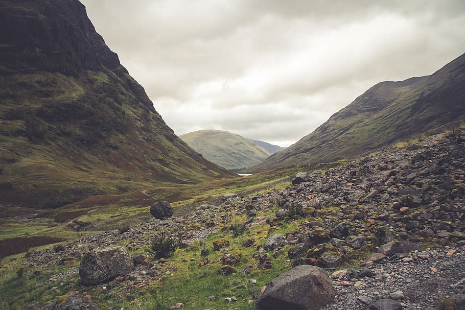 green mountain under cloudy sky, valley, outdoors, nature, scotland HD wallpaper