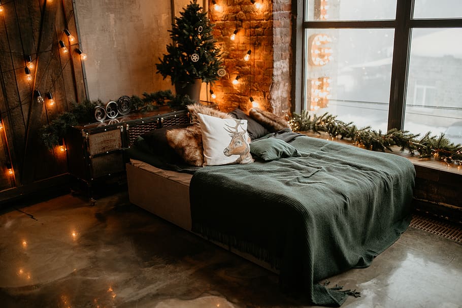 Green Bedspread, apartment, bedroom, bedsheet, christmas tree HD wallpaper