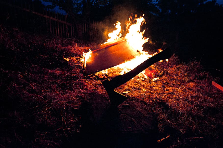 axe, fire, flame, fire - natural phenomenon, burning, heat - temperature HD wallpaper