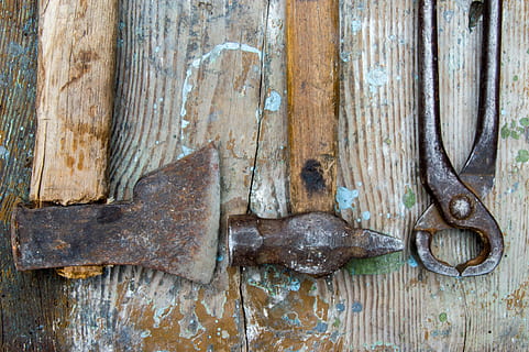 Old carpentry tools - a saw, hammer, claw hammer - old wooden table HD wallpaper