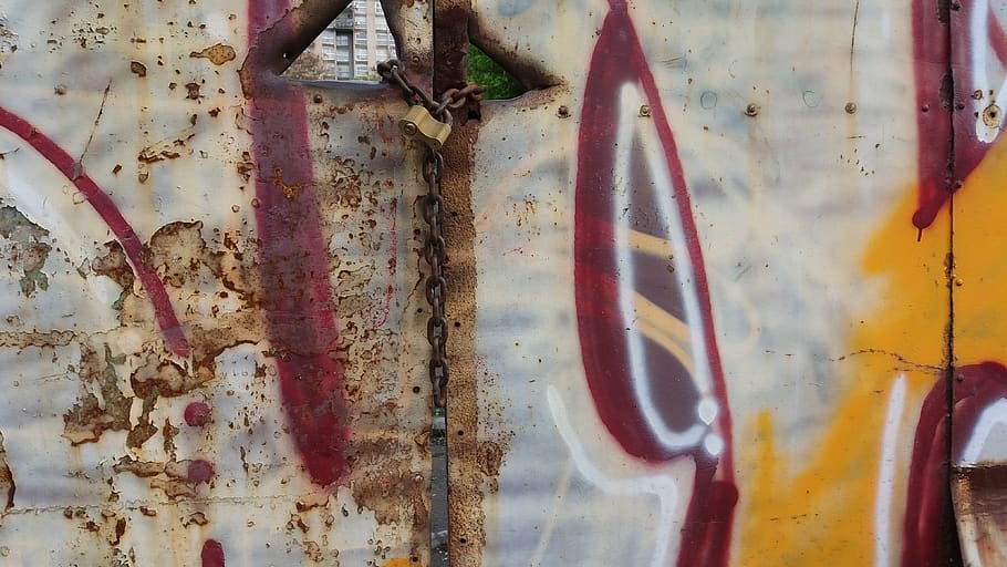 serbia, belgrade, gate, padlock, rusty, graffiti, wall - building feature HD wallpaper