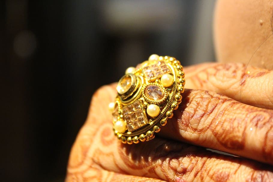 Person Wearing Gold-colored Ring, close-up, design, diamond, engagement