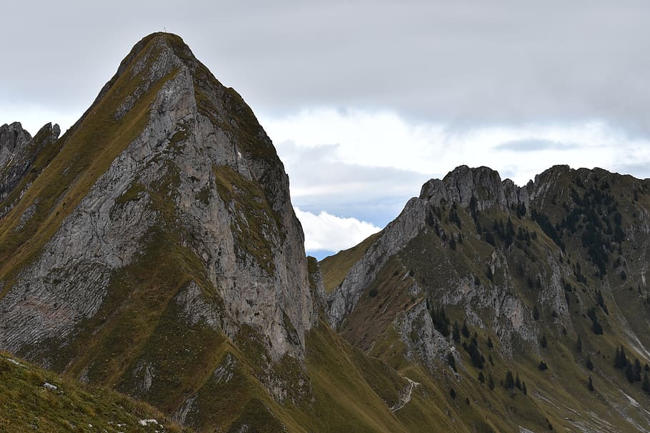 brown mountain under gray cloudy sky, nature, mountain range HD wallpaper