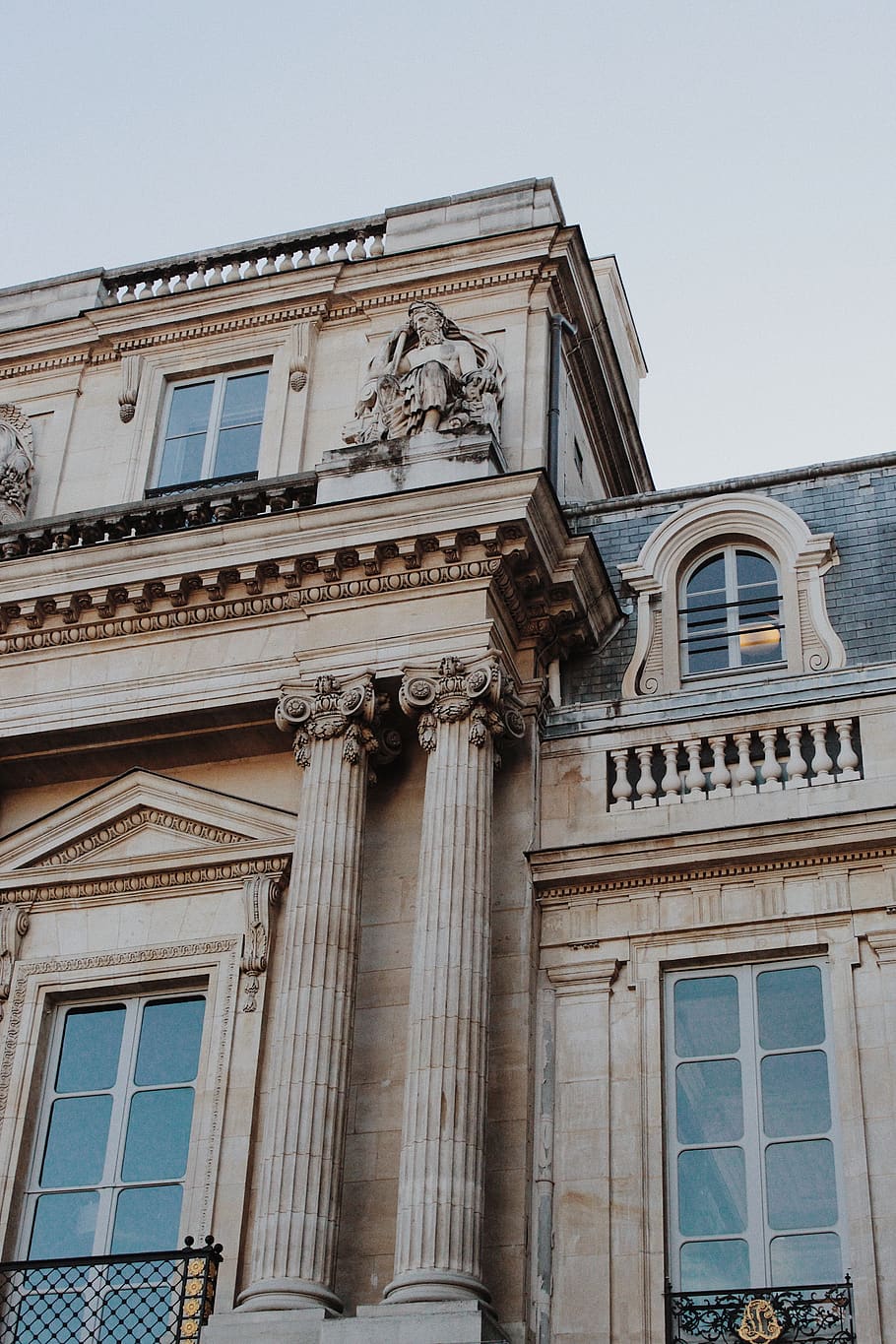 Brown Painted Building, architecture, columns, daylight, daytime HD wallpaper