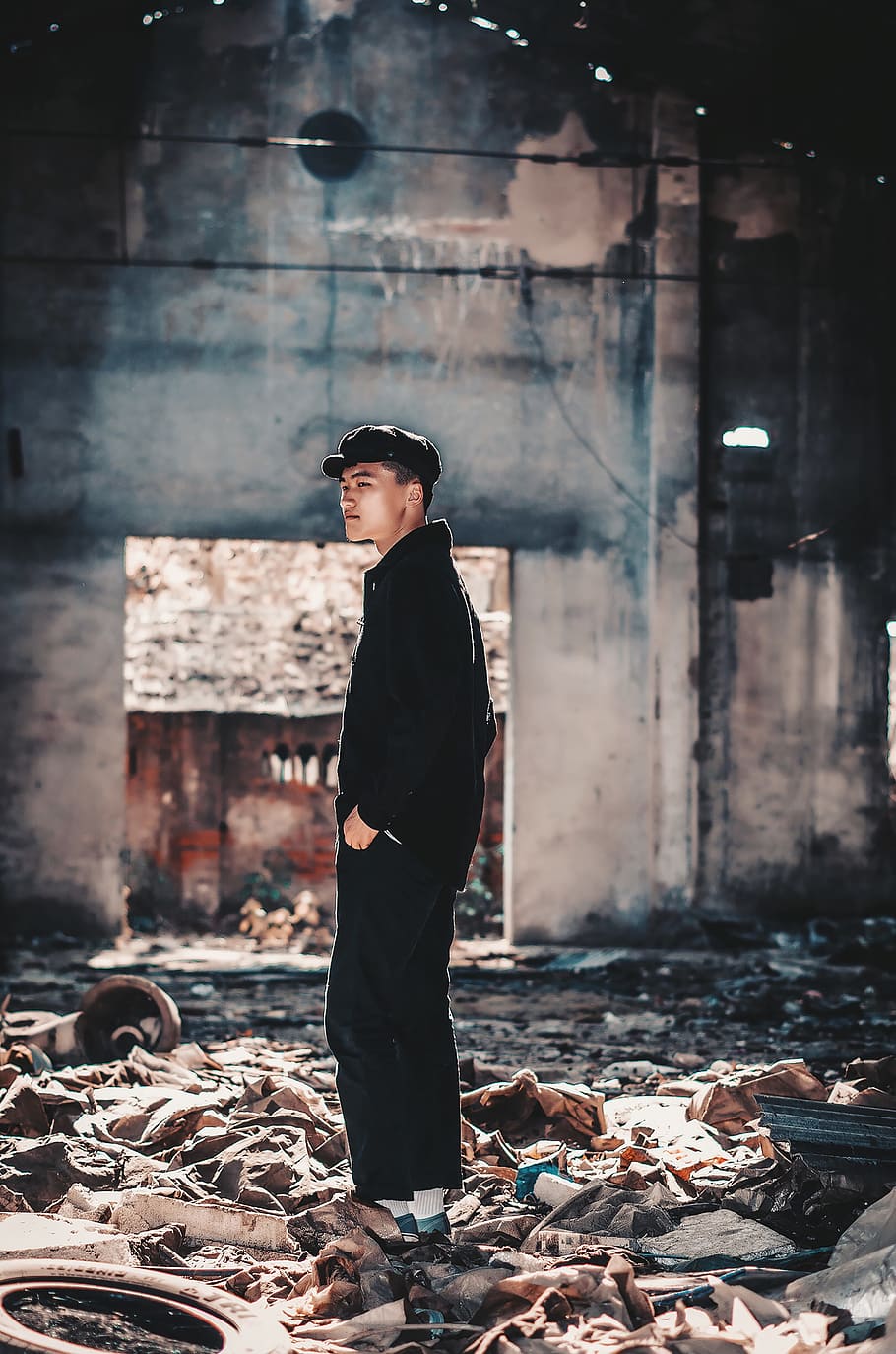 standing man wearing black long-sleeved shirt, portrait, style HD wallpaper