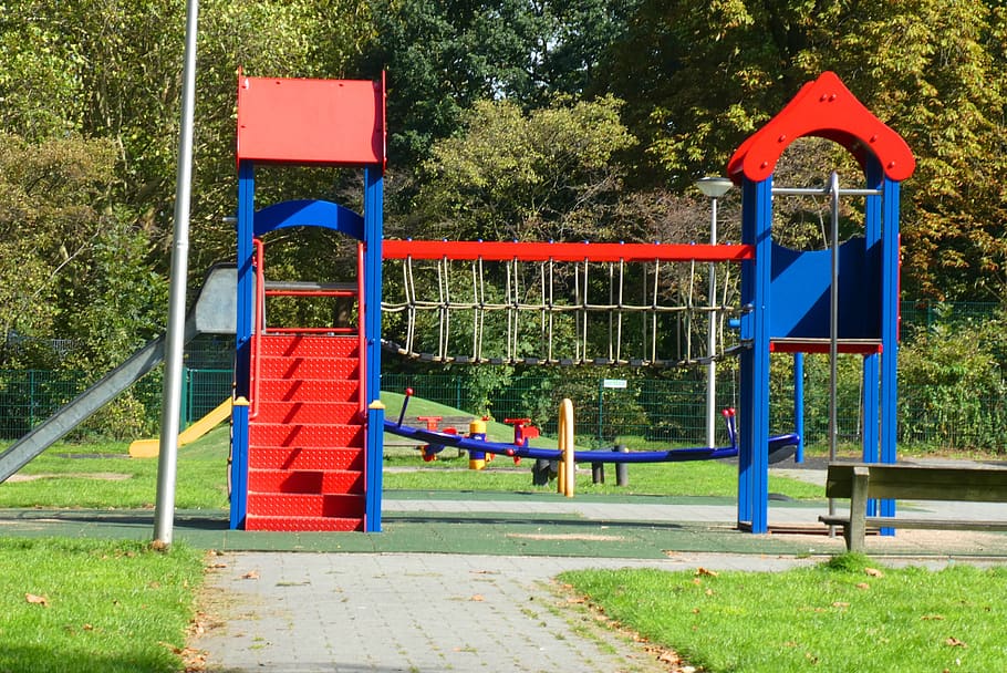 Organic playground canopy - Amusement Logic