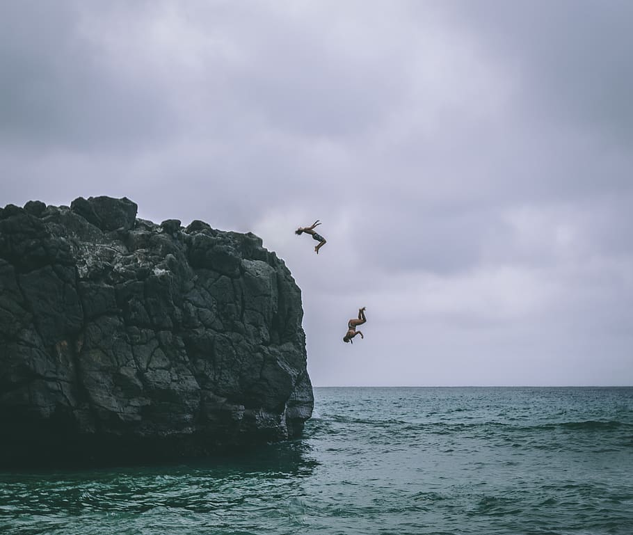 Two People Jumping on Body of Water, adventure, awesome, cliff HD wallpaper