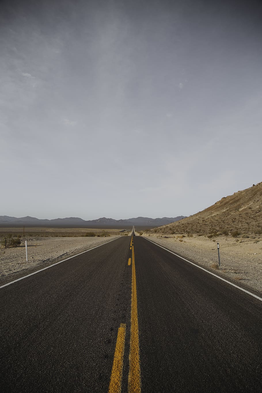highway in desert, road, tarmac, asphalt, tent, dirt road, gravel HD wallpaper