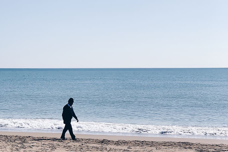 man walking on seashore during daytime, person, human, ocean HD wallpaper
