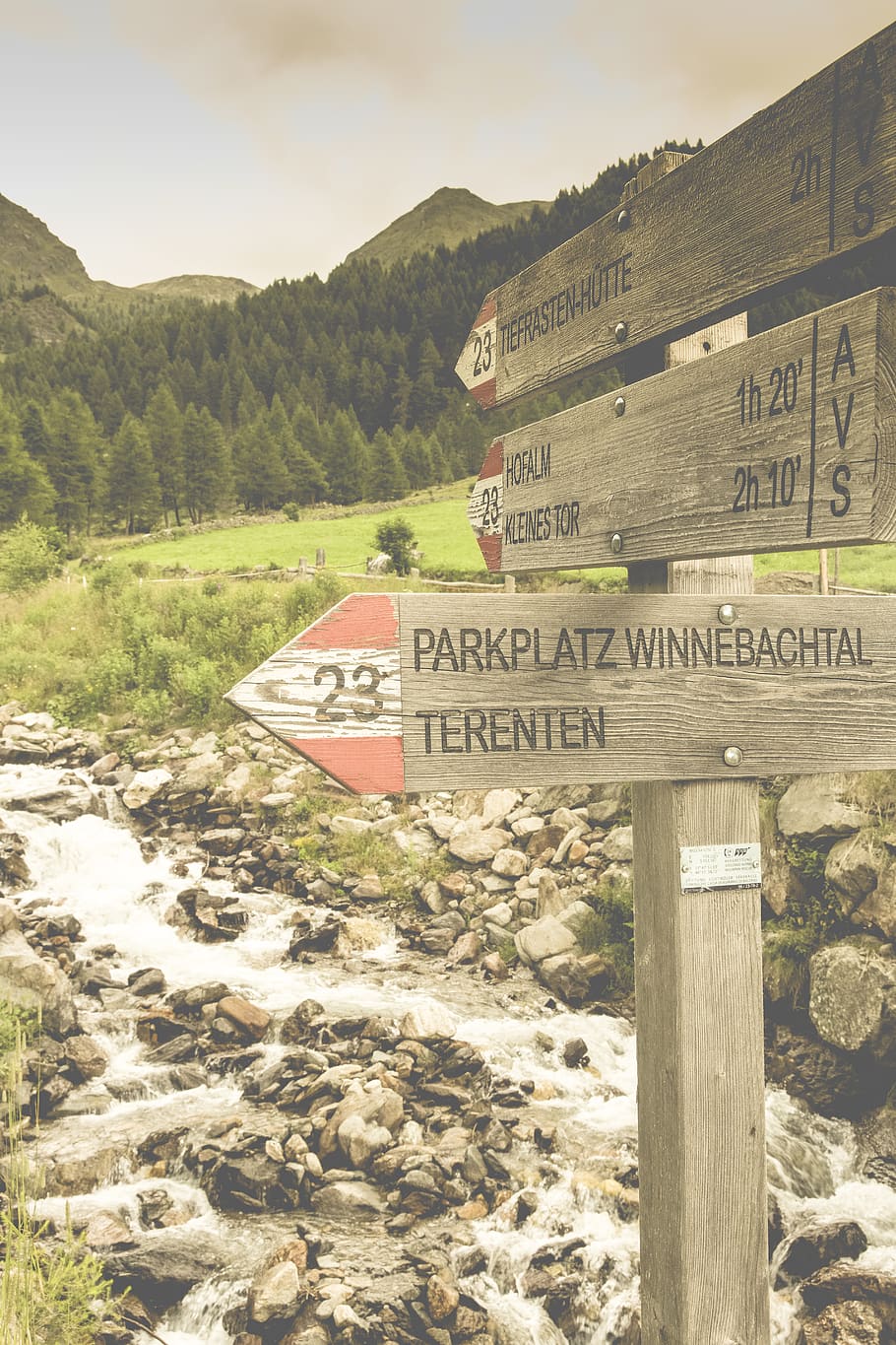 Parkplatz Winnebacjtal Terenten Wood Signage, grass, landscape HD wallpaper