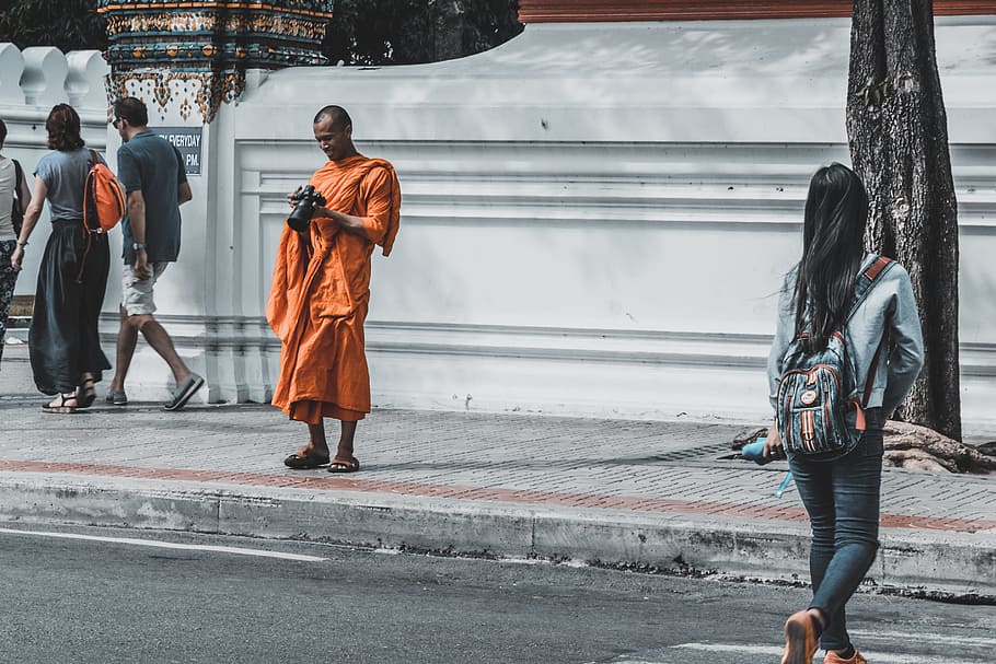 monk holding black DSLR camera while smiling, photographer, sidewalk HD wallpaper