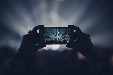 apple, concert, dark, iphone, lights, macro, party, smartphone HD wallpaper